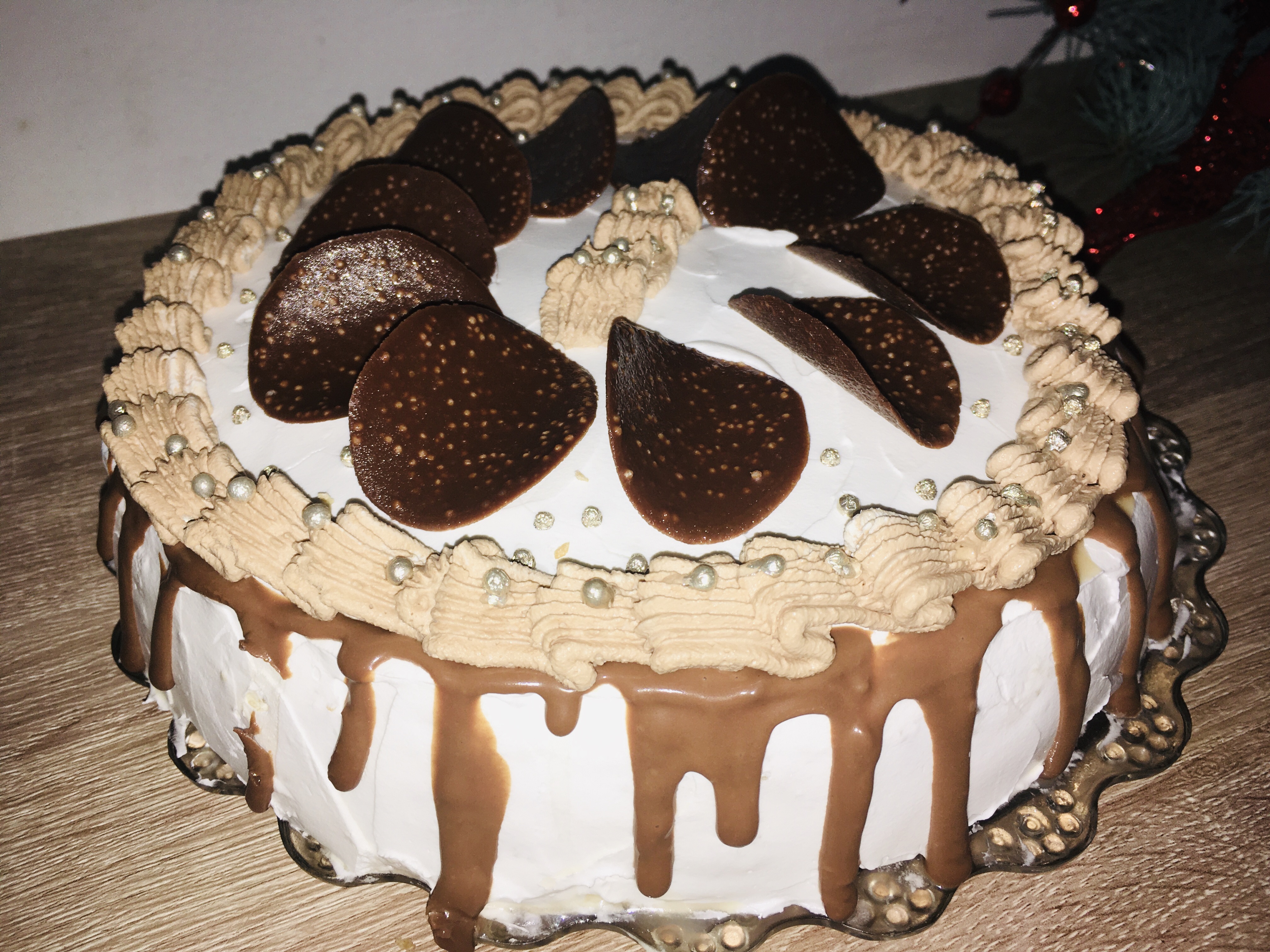 Desert tort clasic cu crema de vanilie si de ciocolata