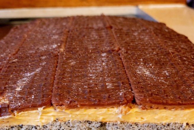 Desert prajitura cu mac, vanilie si biscuiti