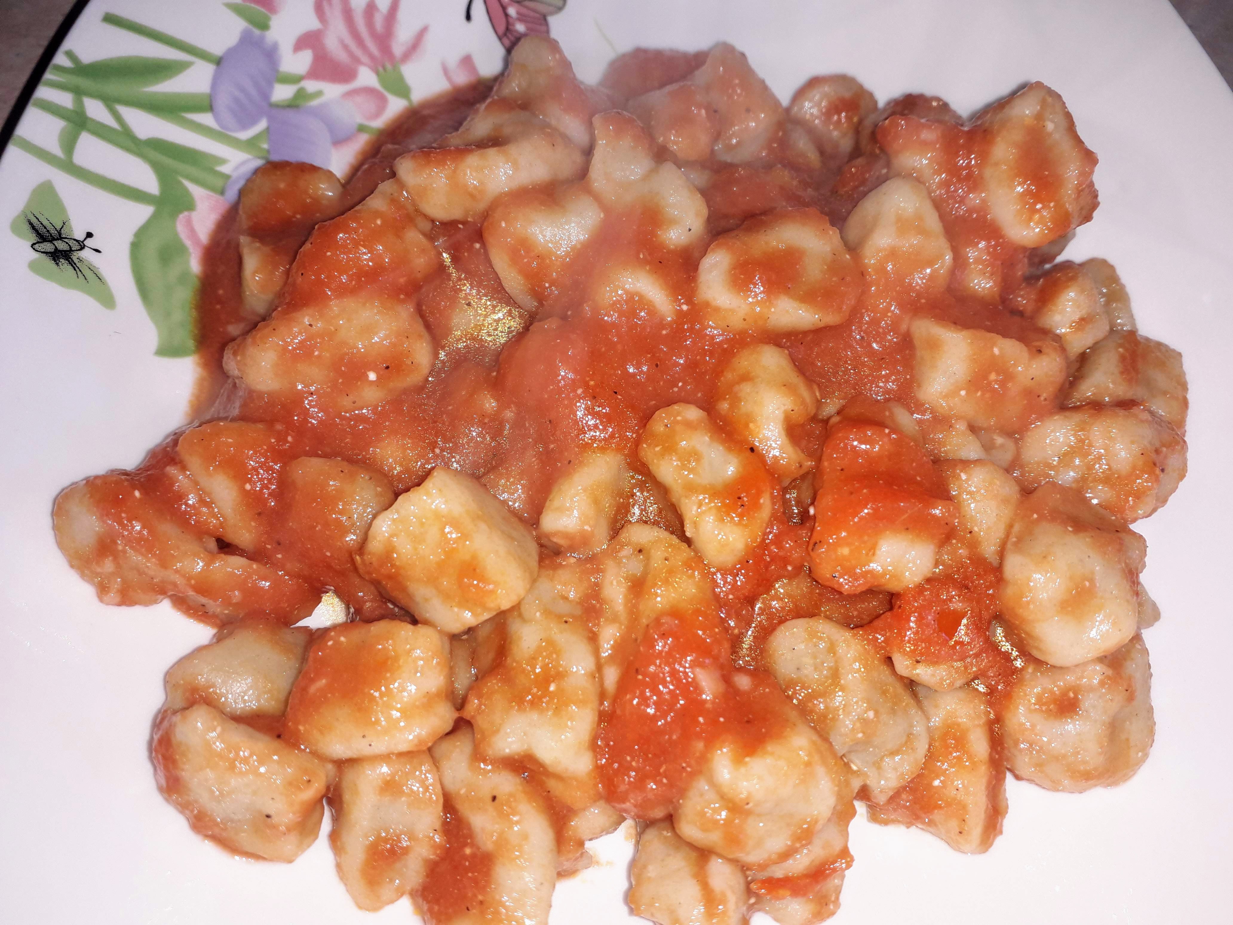 Gnocchi cu sos de rosii