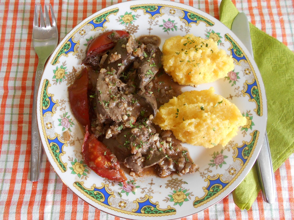 Ficatei de pui in sos de vin si rosii, la tigaie