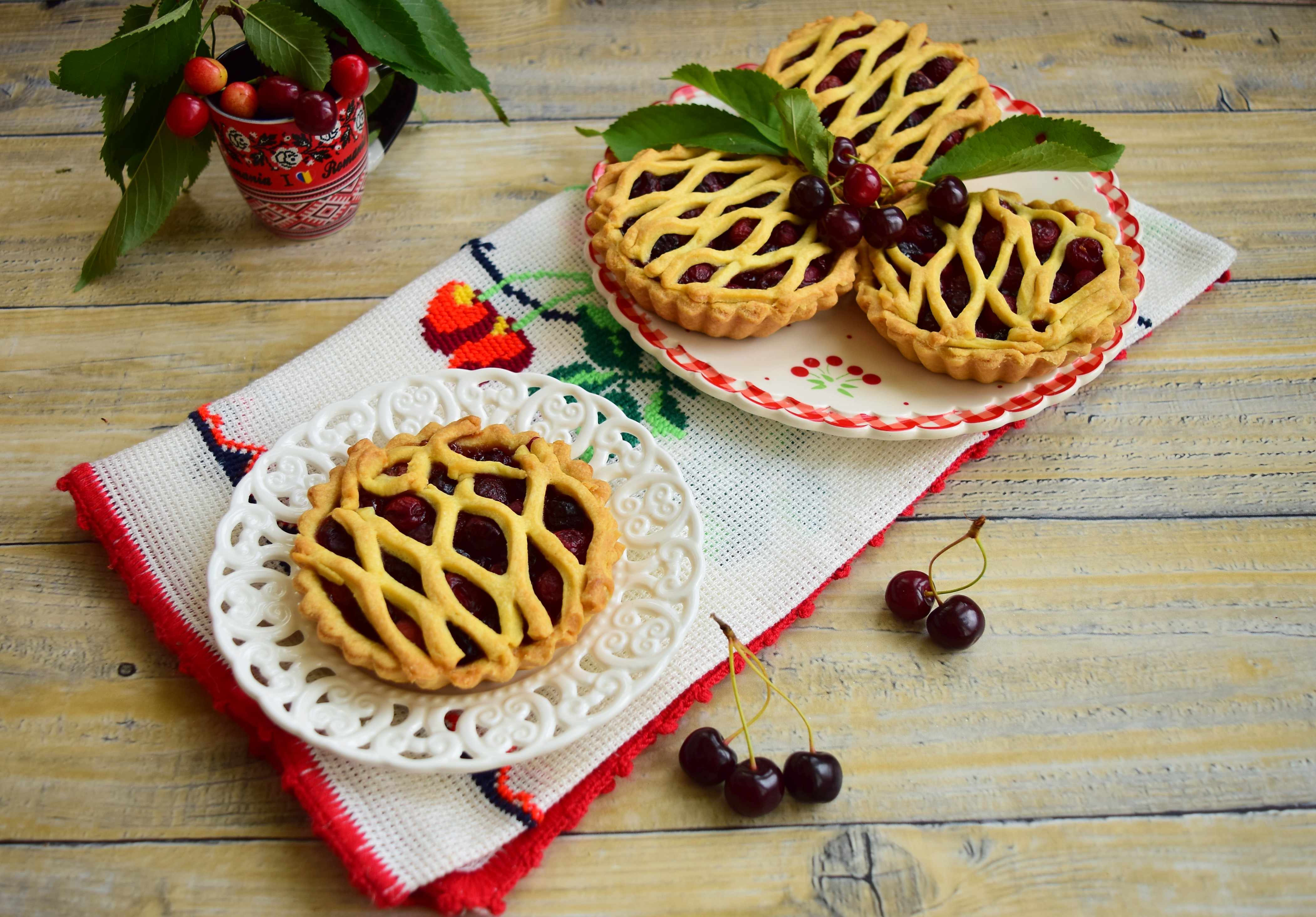 Desert mini tarte cu cirese