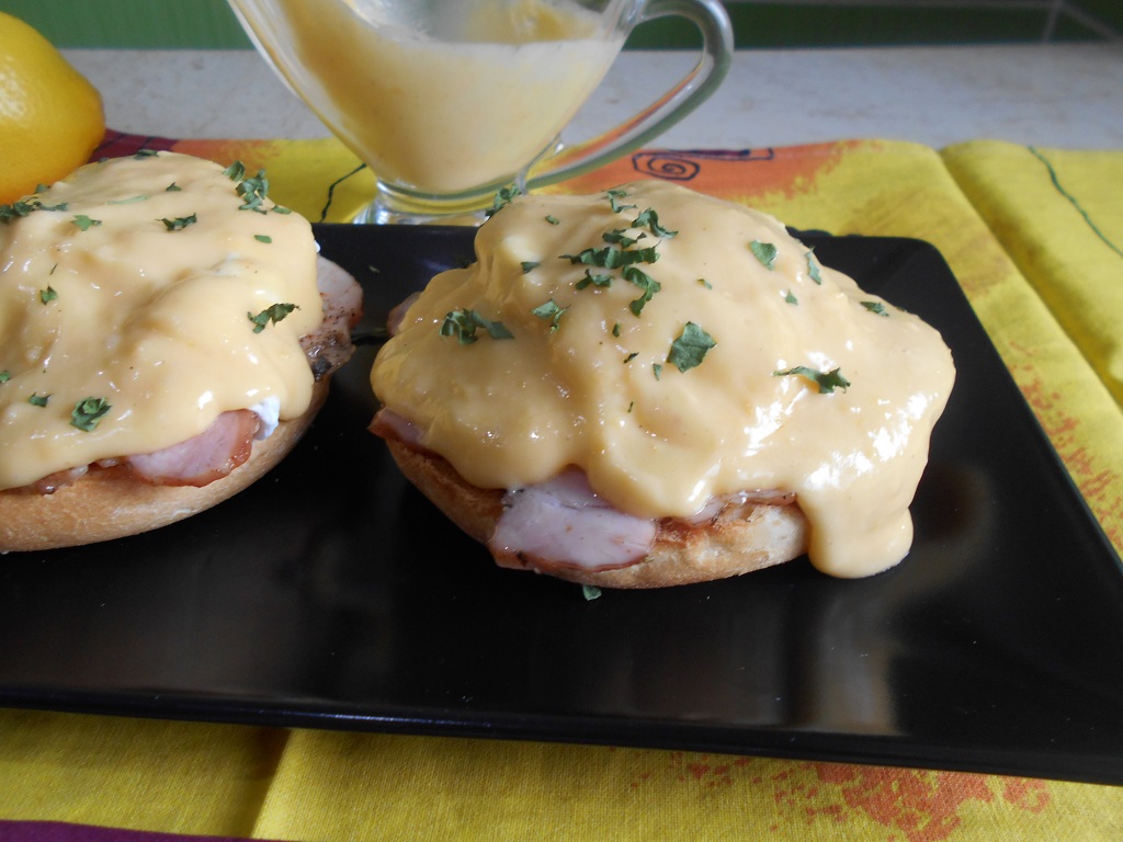 Aperitiv oua Benedict