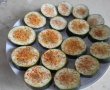 Zucchini la grill, cu ochiuri si sos din iaurt si usturoi-2