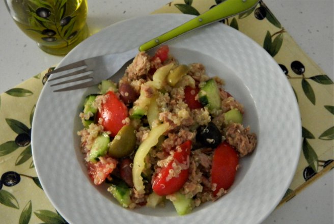 Salata de vara cu quinoa si ton