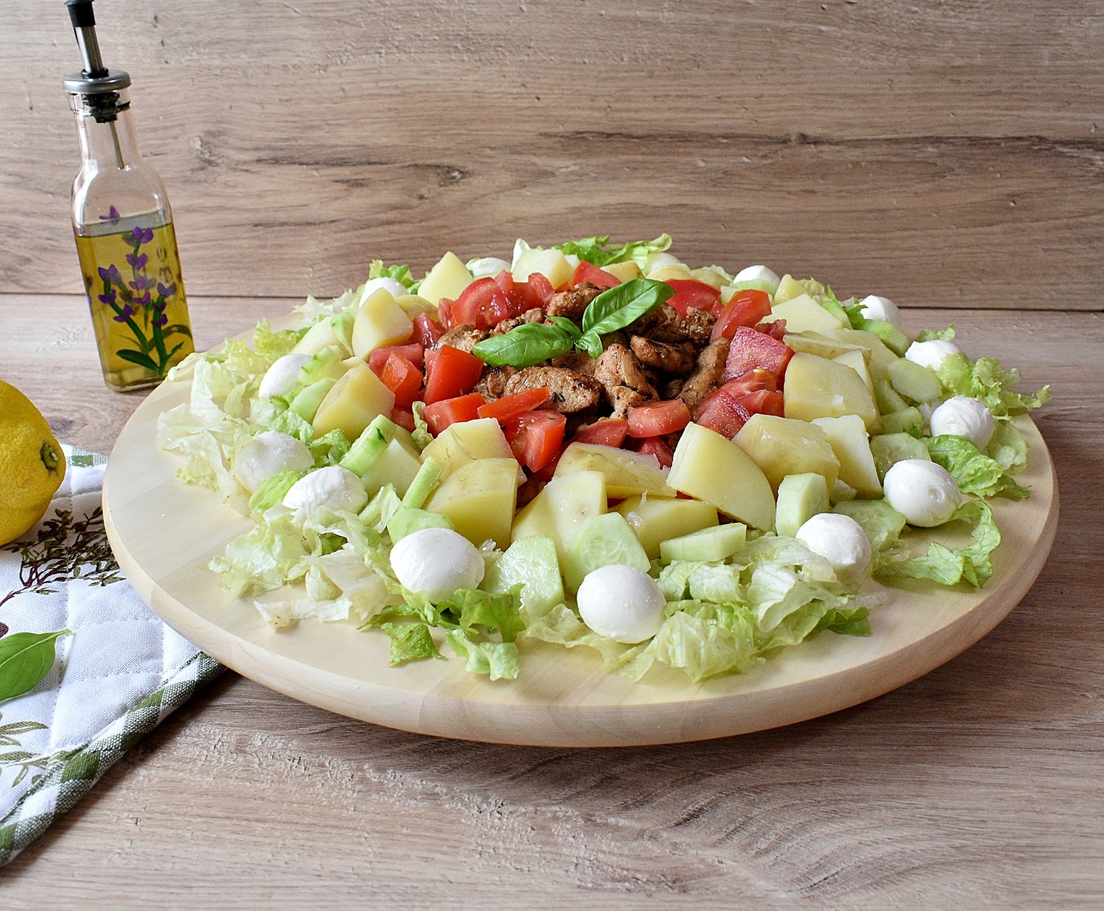 Salata cu muschiulet, cartofi noi si mozzarella