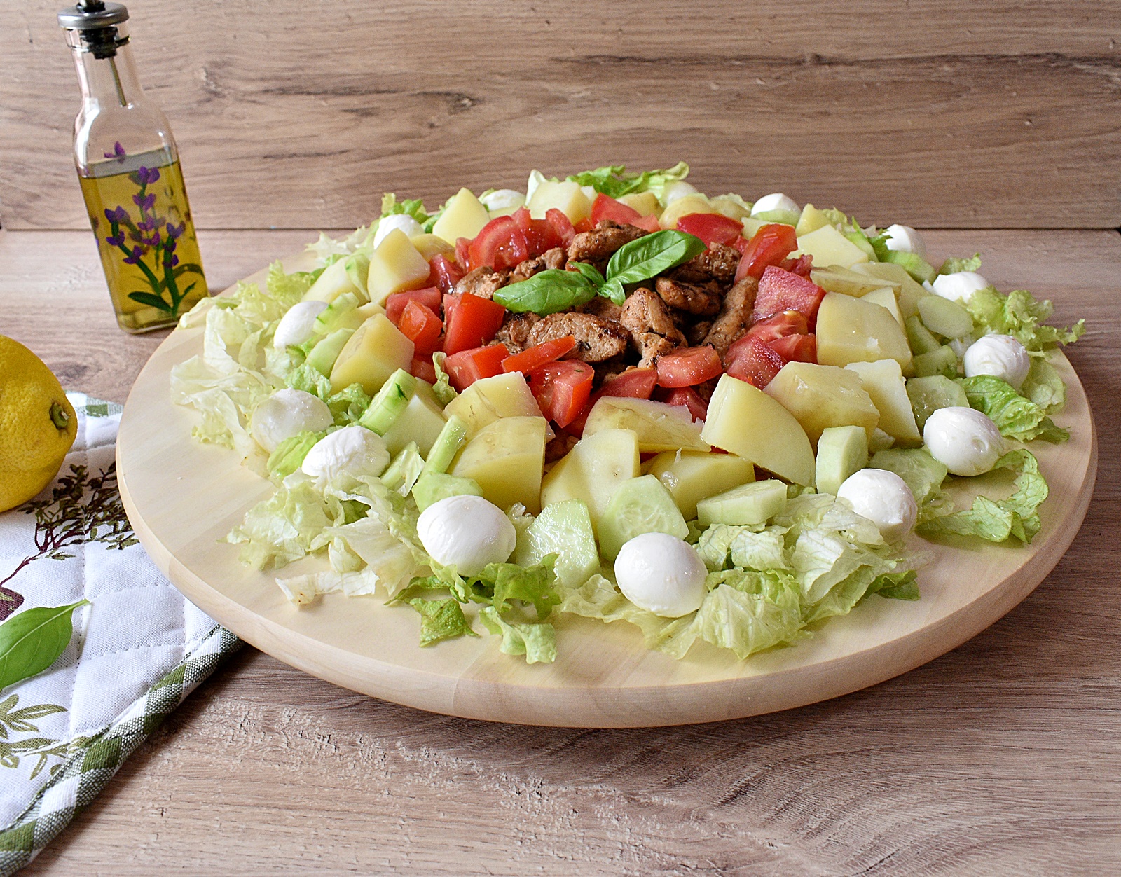 Salata cu muschiulet, cartofi noi si mozzarella