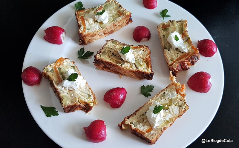 Aperitiv chec sarat cu feta, dovlecel si morcov