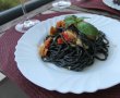 Paste negre cu somon si sos pesto-9