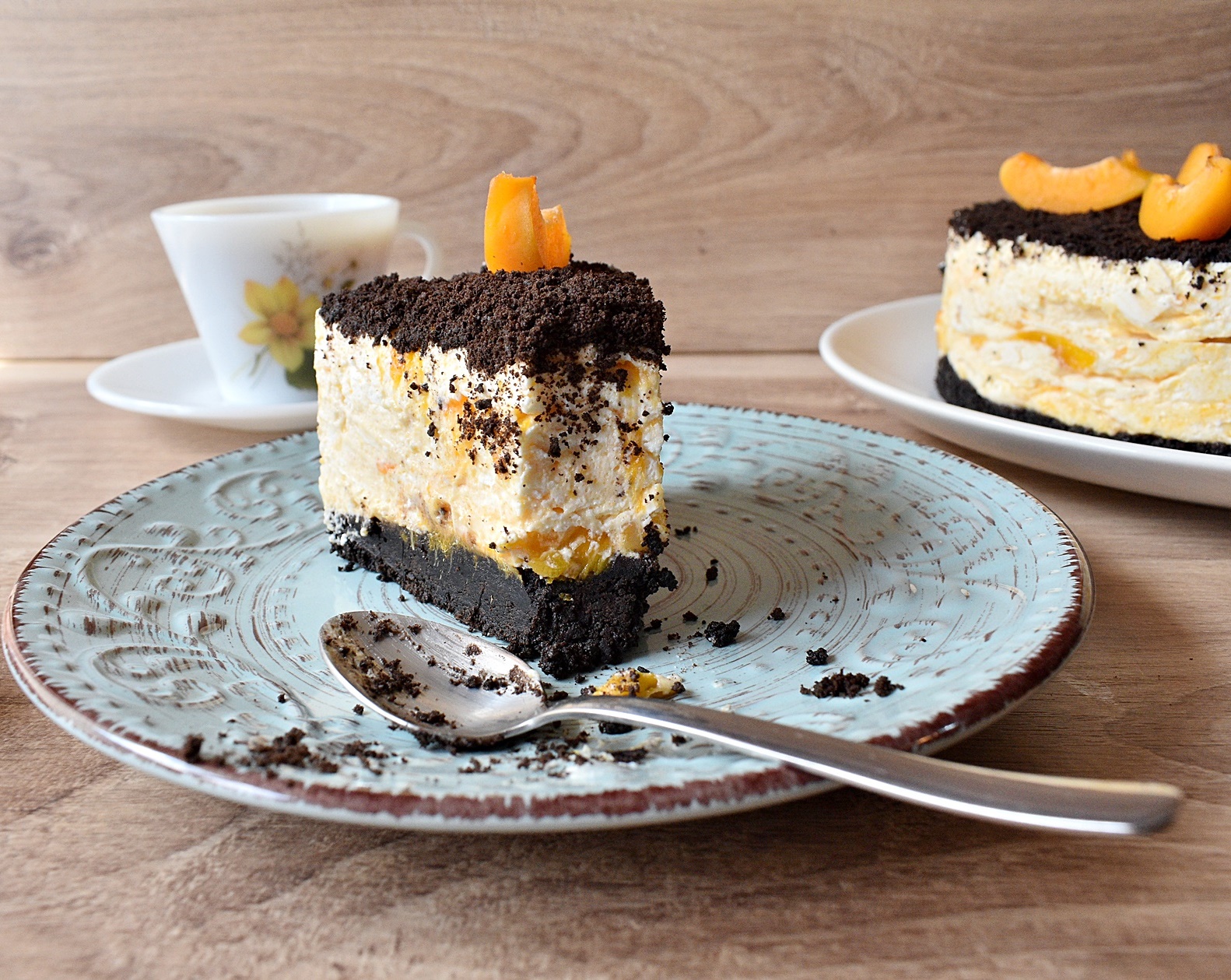 Desert cheesecake cu caise si oreo