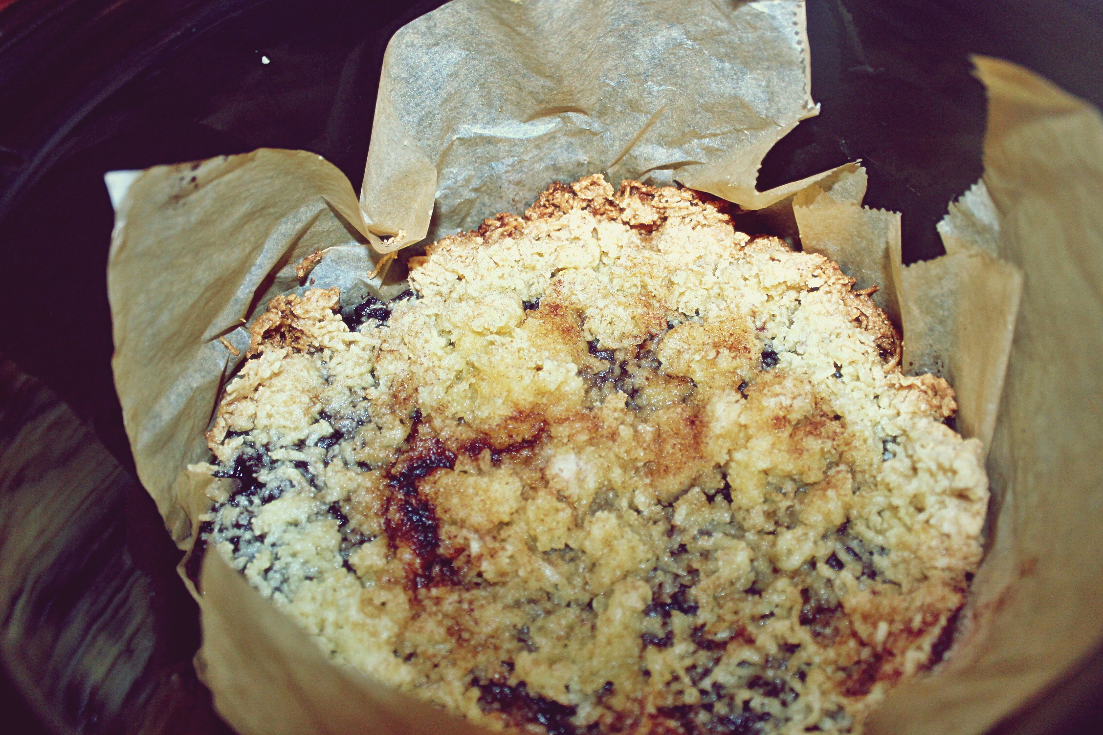 Desert crumble cu prune si afine la slow cooker Crock Pot