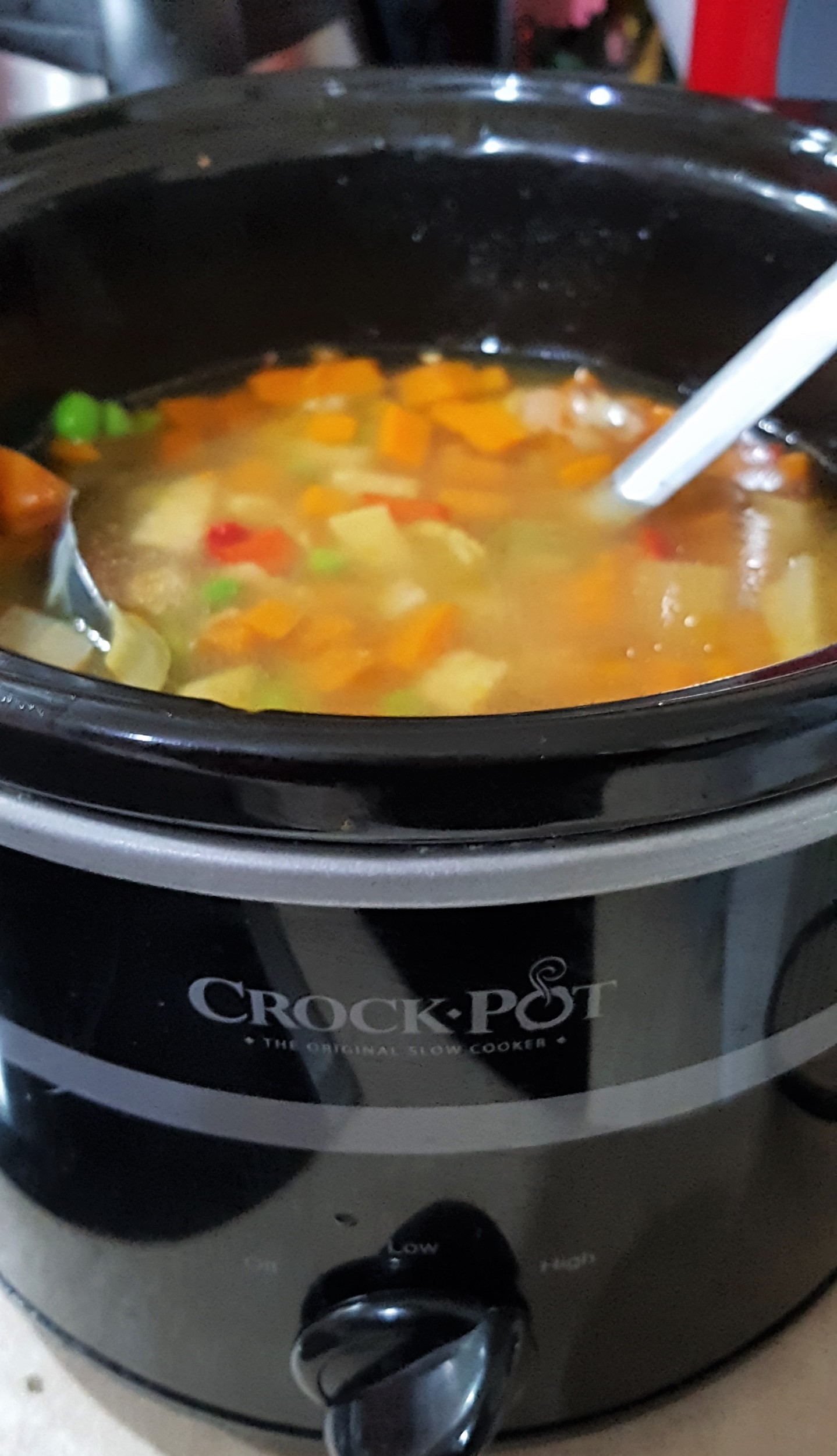 Ciorba de gaina cu mazare, tarhon si iaurt la slow cooker Crock Pot