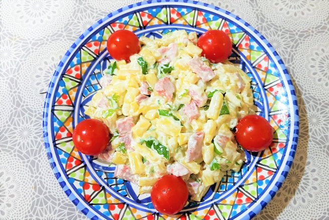 Salata de fasole galbena pastai cu salam vanatoresc