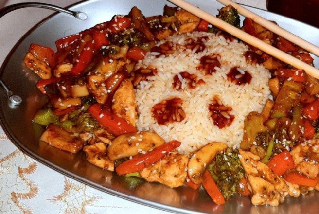 Piept de pui cu legume la wok