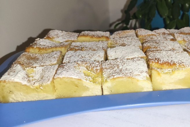 Reteta rapida si delicioasa de prajitura cu iaurt si branza dulce