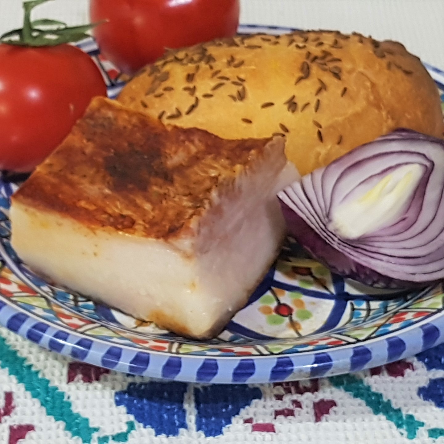 Slanina cu usturoi si boia, fiarta in zeama de varza acra