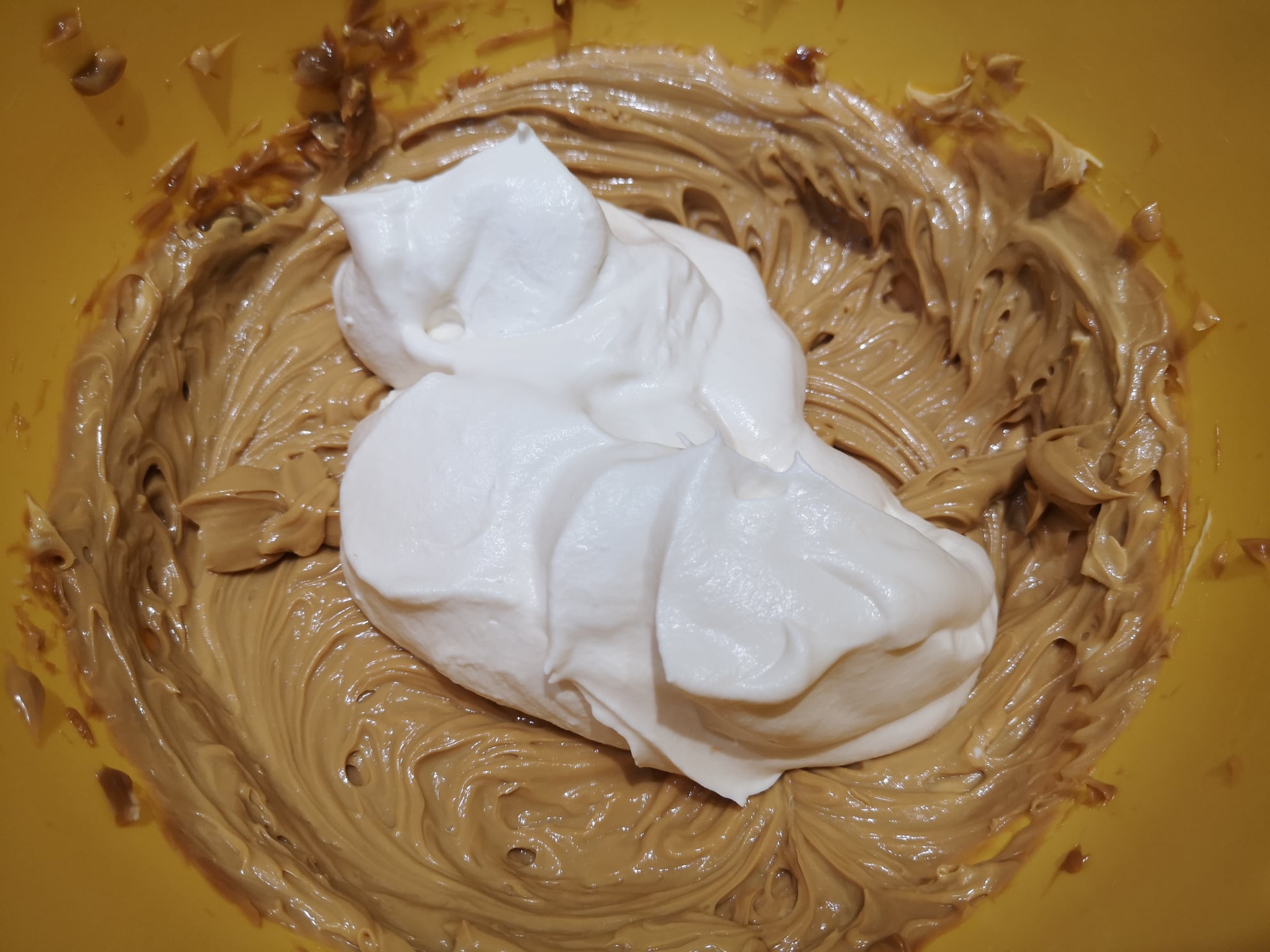 Desert prajitura cu ciocolata, caramel si mascarpone