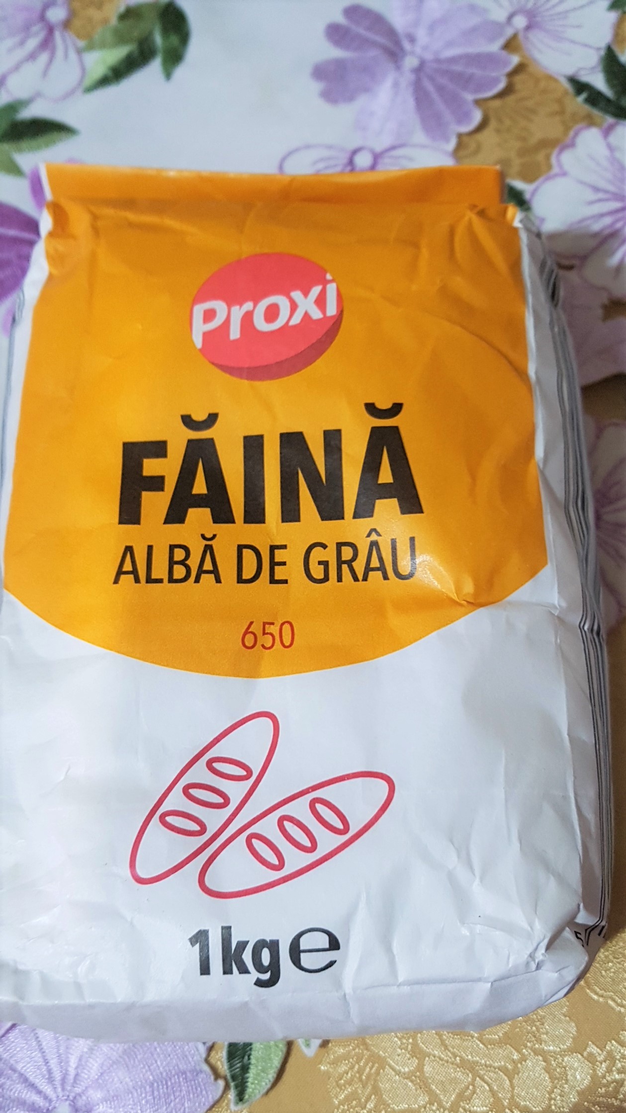 Paine bruna cu seminte de floarea soarelui