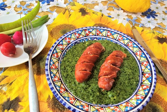 Spanac verde cu chorizo proaspat