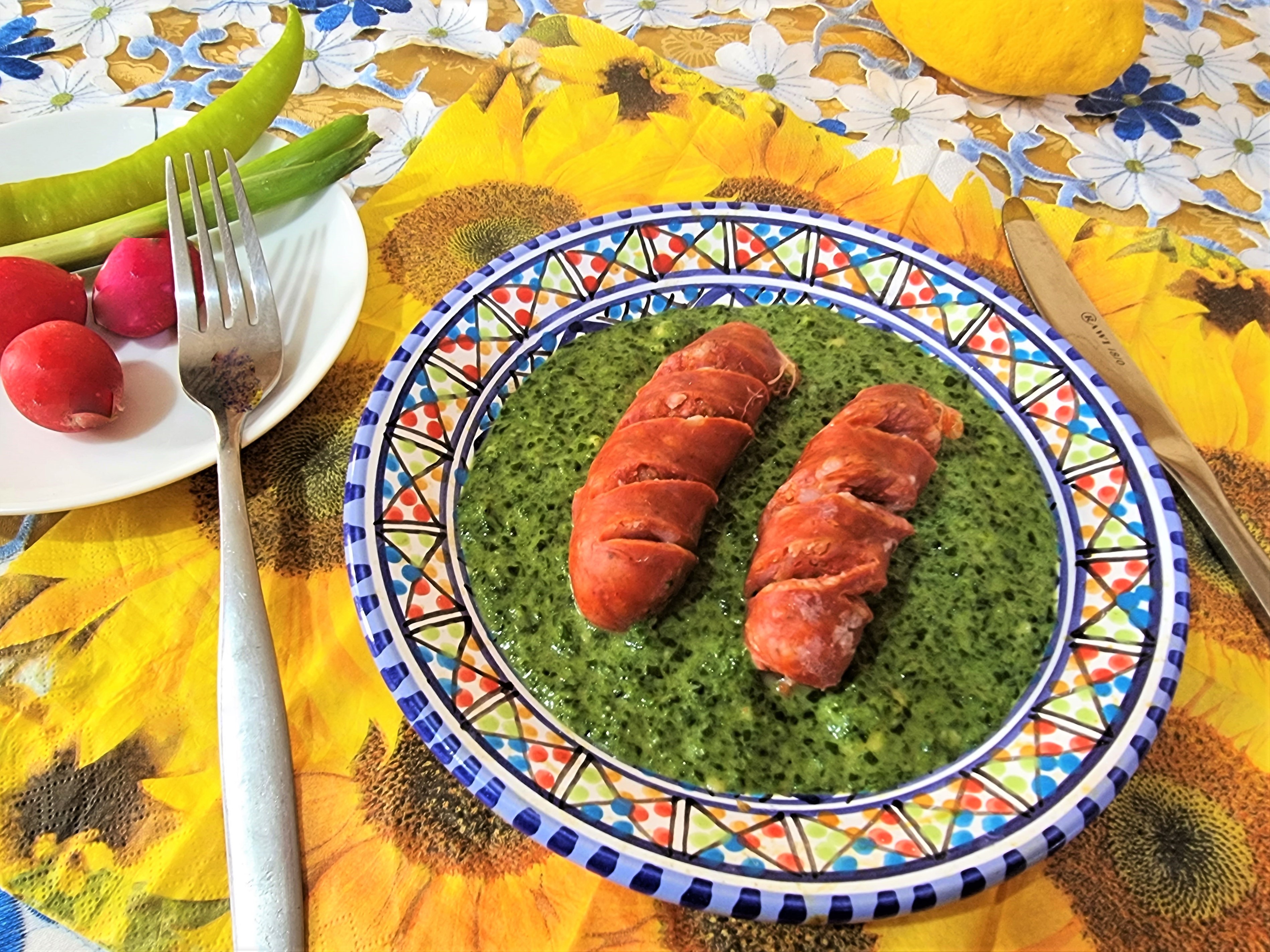 Spanac verde cu chorizo proaspat