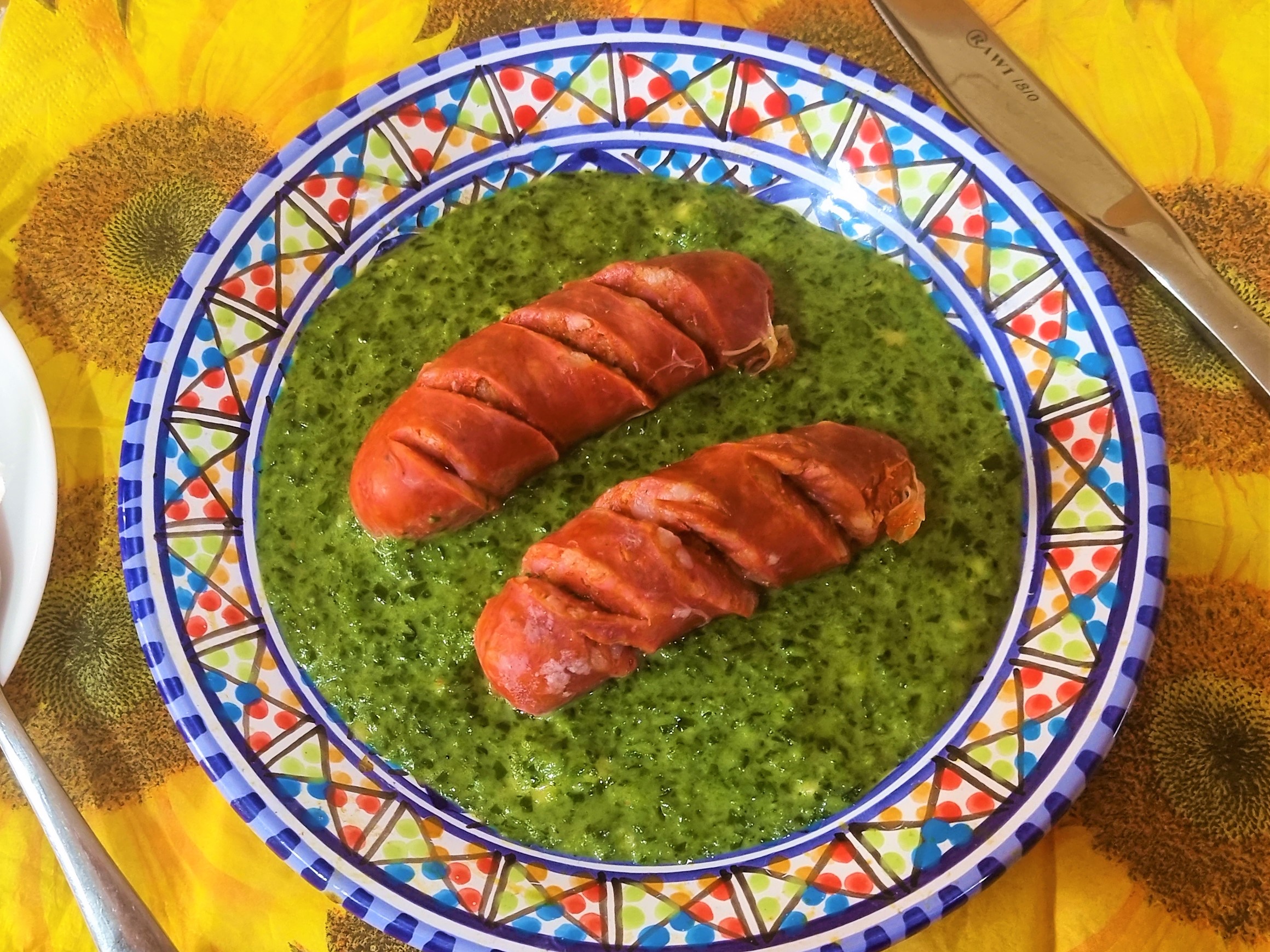 Spanac verde cu chorizo proaspat