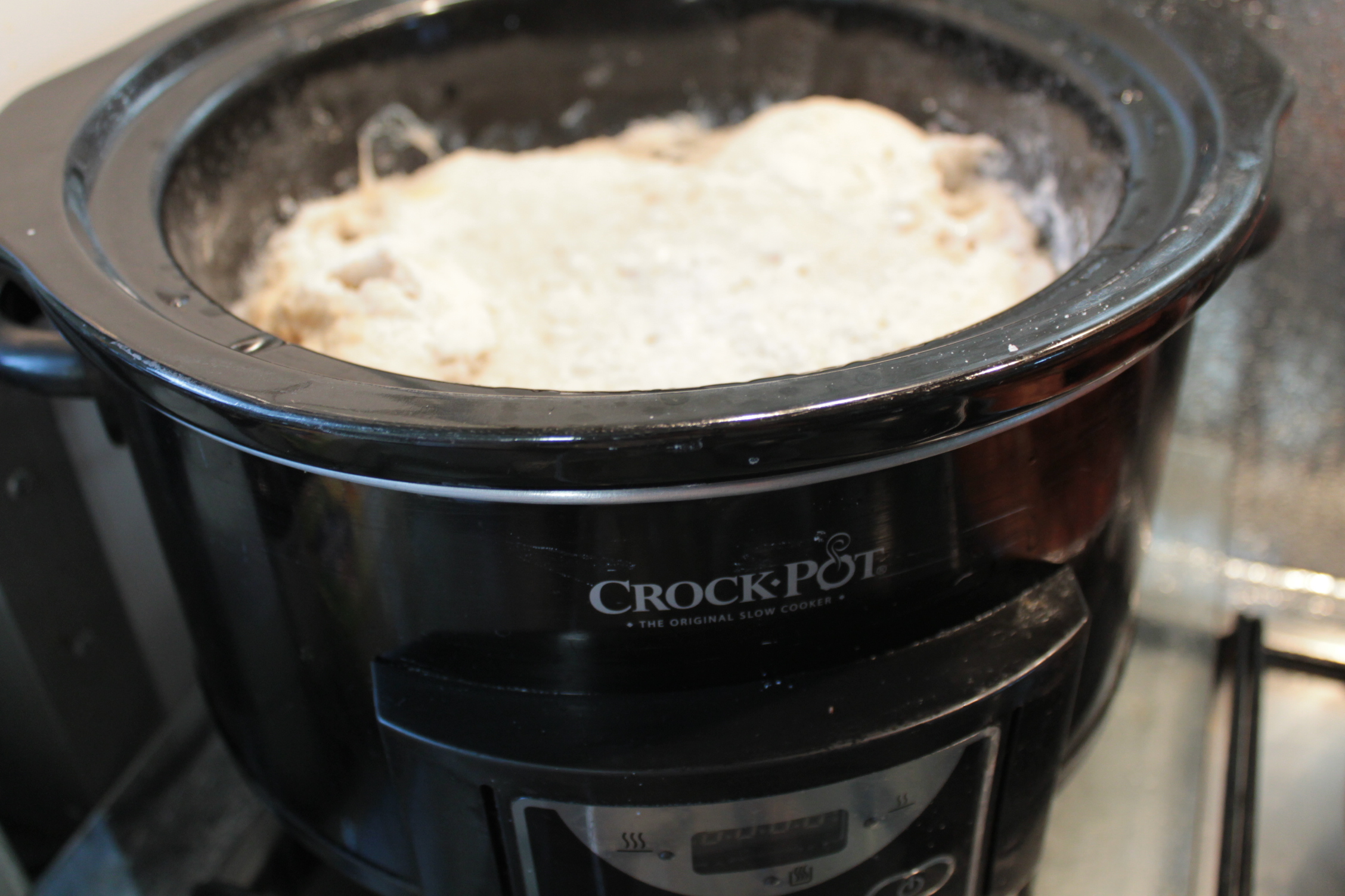 Cartofi in crusta de sare la slow cooker Crock Pot