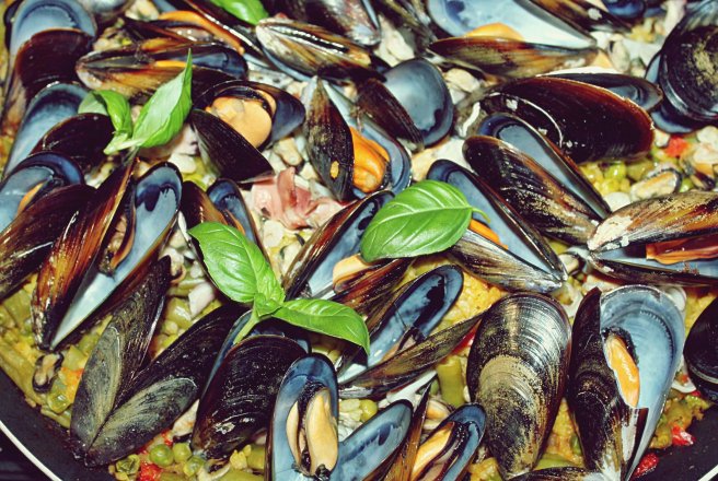 Paella cu fructe de mare si midii