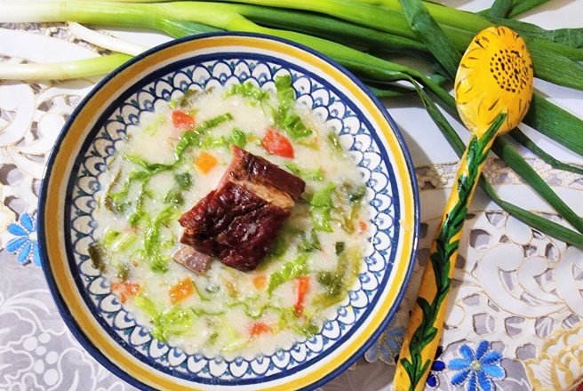 Ciorba de praz cu afumatura si salata verde