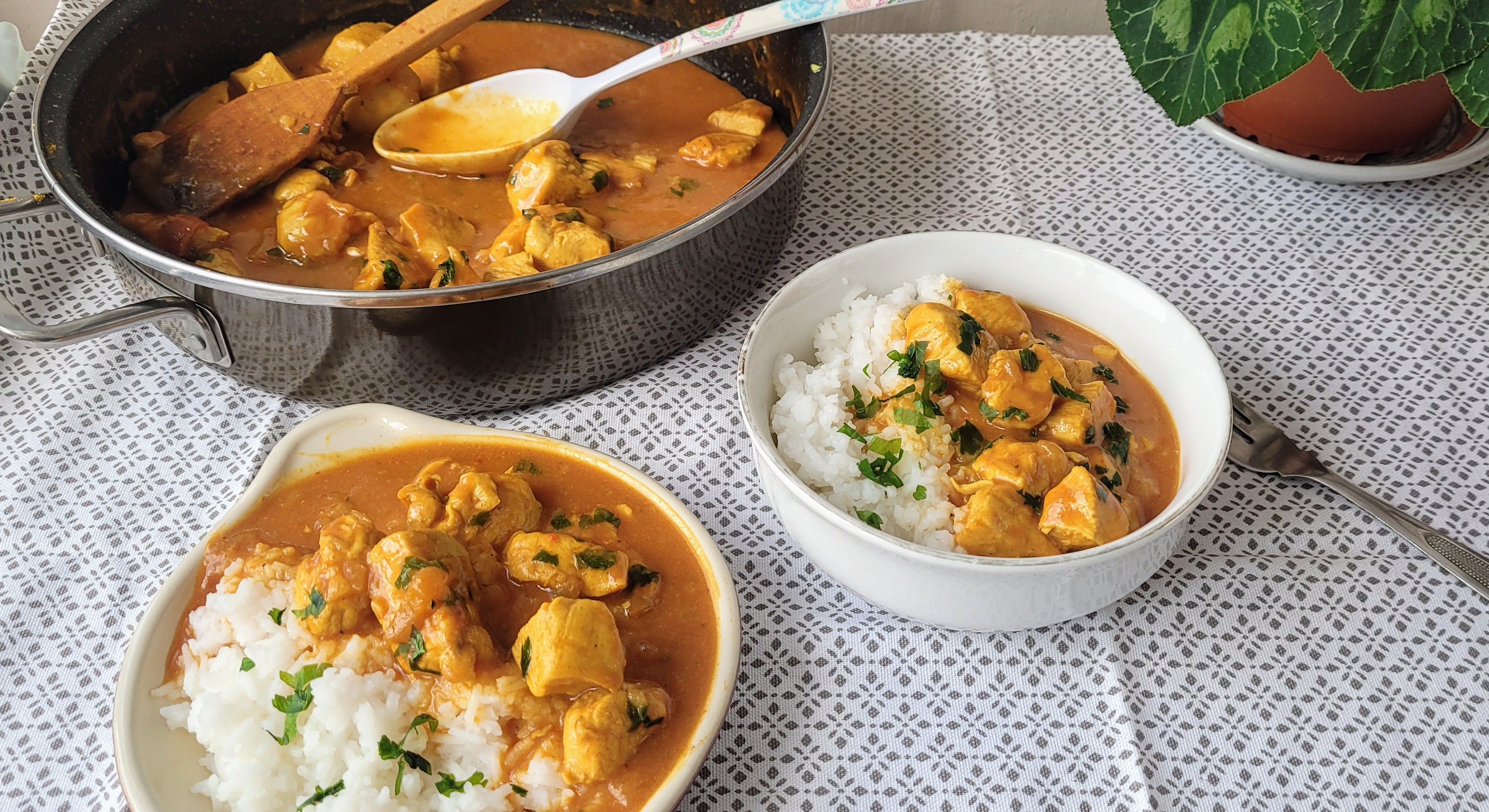 Curry de pui cu lapte de cocos, reteta delicioasa cu o savoare exotica