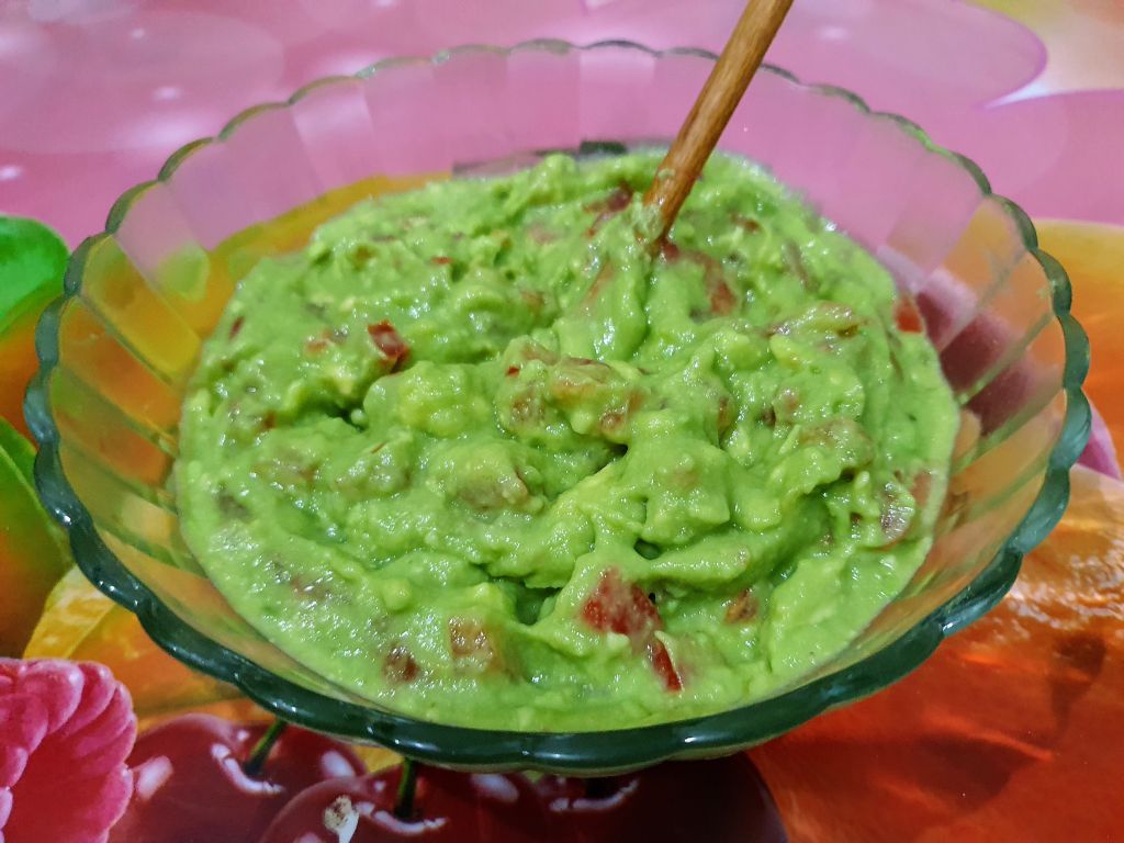 Guacamole - Pate de avocado, delicios si foarte racoritor