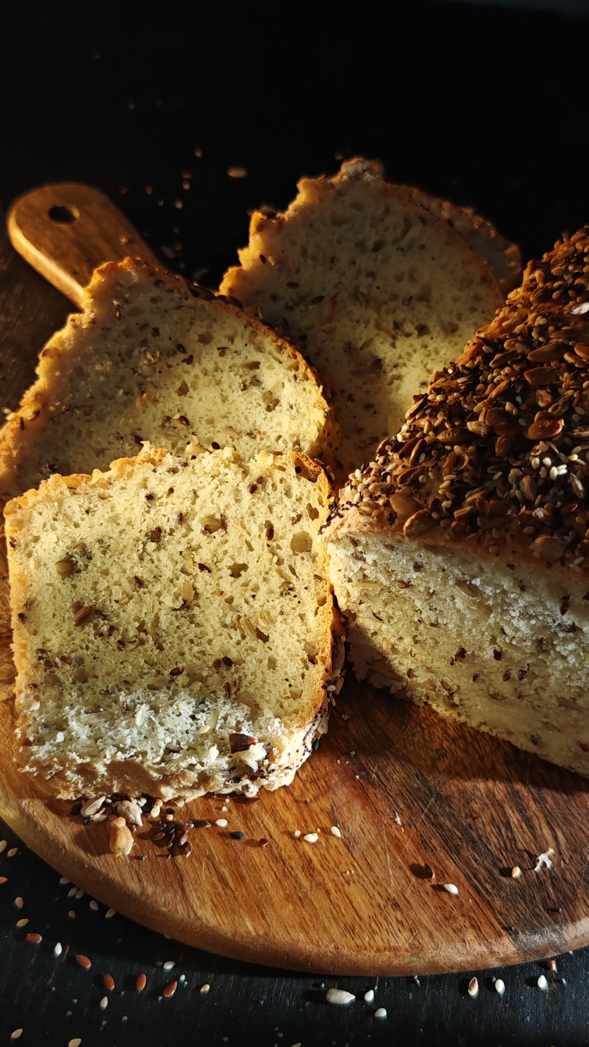 Pâine de casă cu semințe - Rețeta ușoară, fără frământare