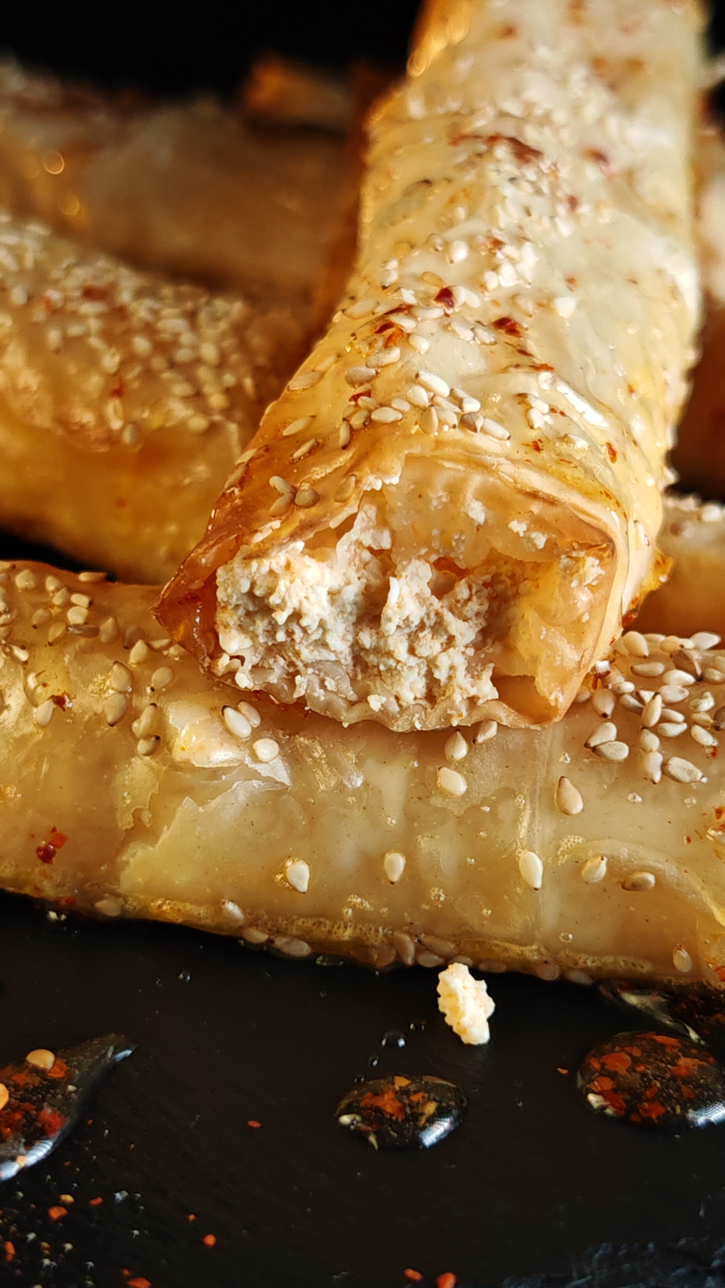 Rulouri picante cu brânză și miere - Gustarea inedită și delicioasă