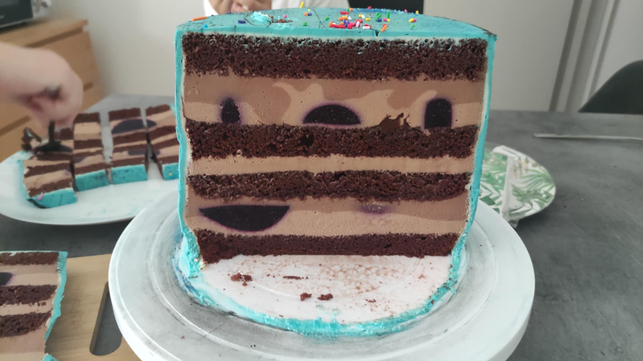 Tort cu bailey's, cafea si jeleu de afine