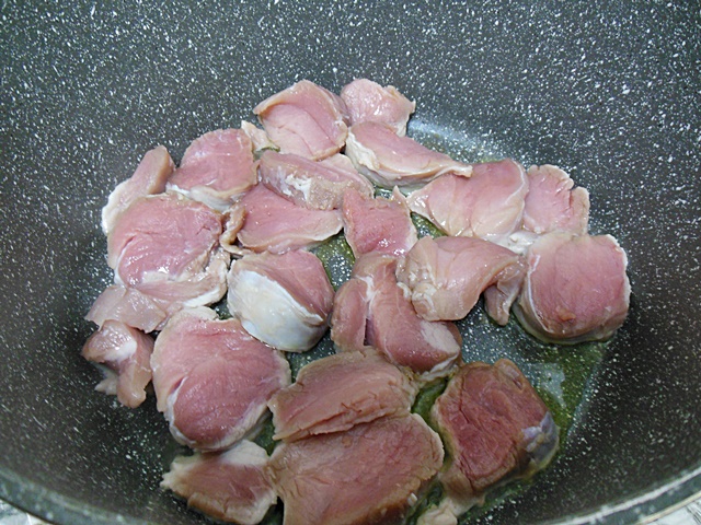 Muschiulet de porc cu gnocchi si mazare