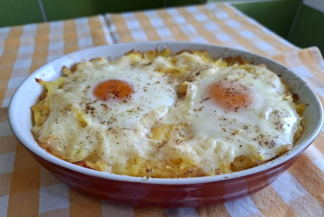 Cartofi cu brânză și ouă - Rețeta gustoasă la cuptor