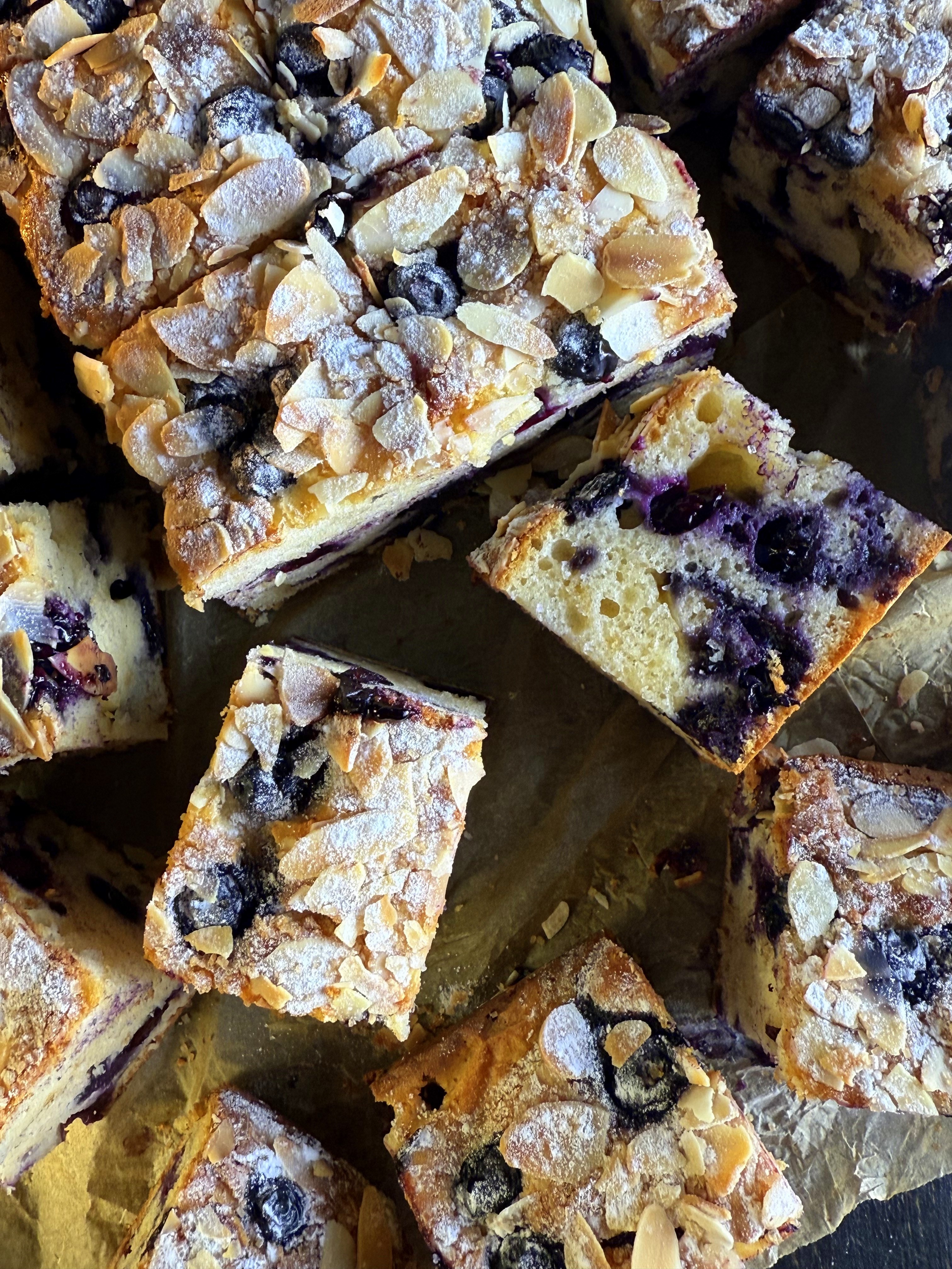 Prăjitura cu afine și lapte condensat - Extraordinar de gustoasă și aromată