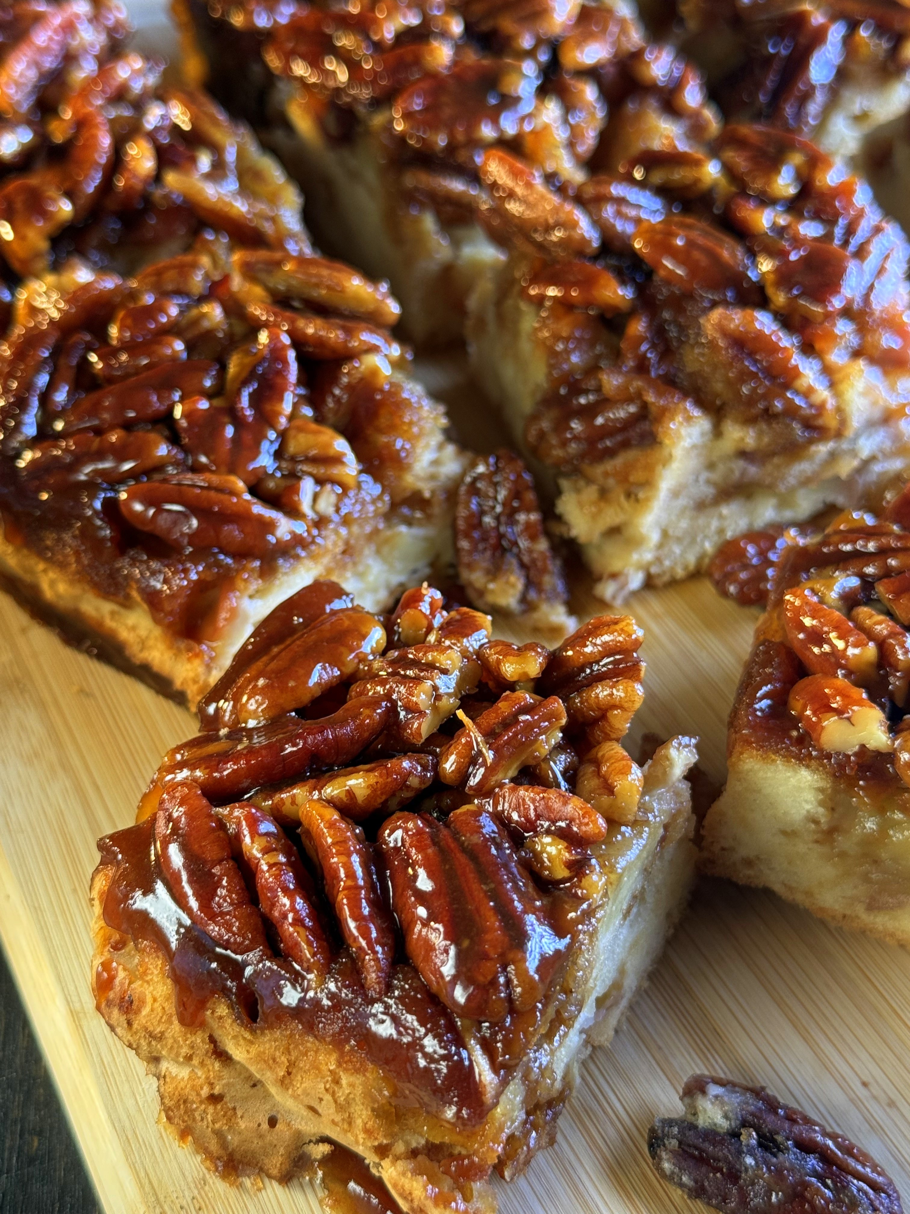 Prăjitura răsturnată cu mere și nuci pecan - Deliciul care te va cuceri prin gust și textură