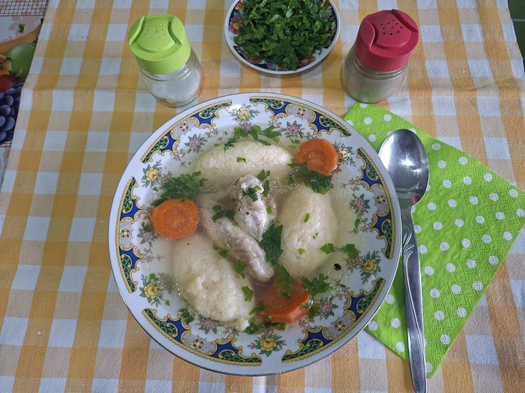 Supa de pui cu galuste de gris – Buna ca la mama acasa