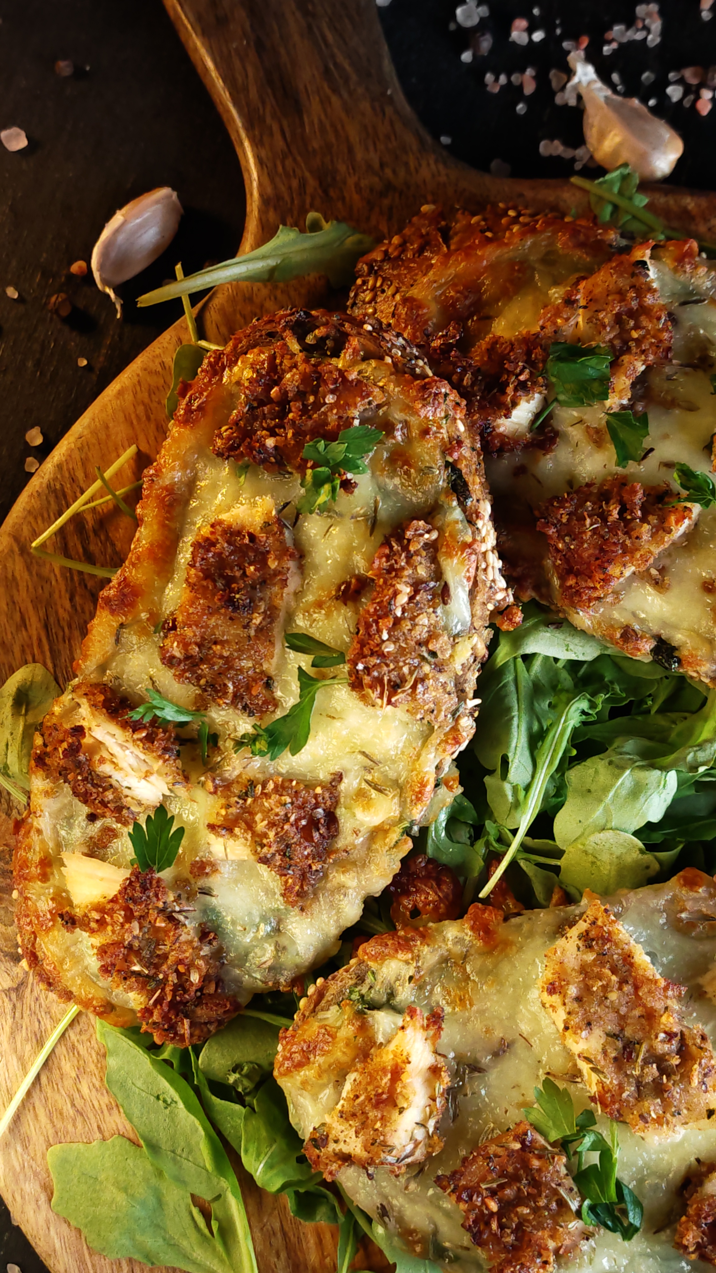 Garlic bread cu șnițel crocant – rețeta simplă care te cucerește prin savoare