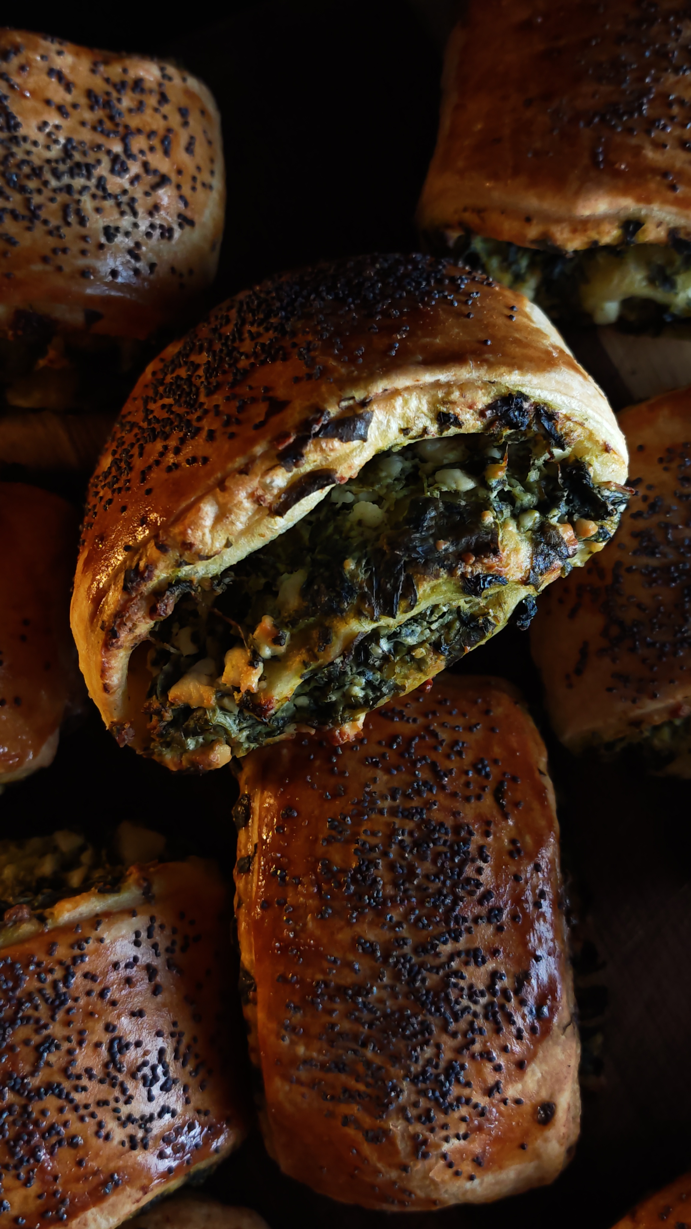 Rulouri cu brânză feta și spanac - Savuroase și ușor de făcut