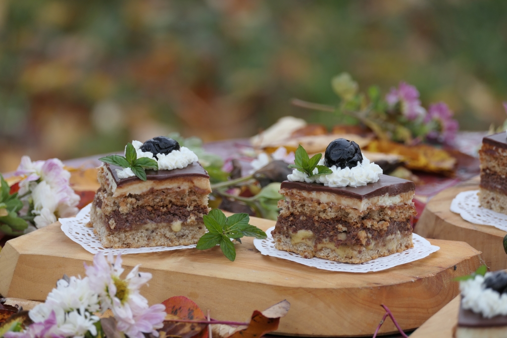 Prajitura cu dragoste ( Leontina 55 )