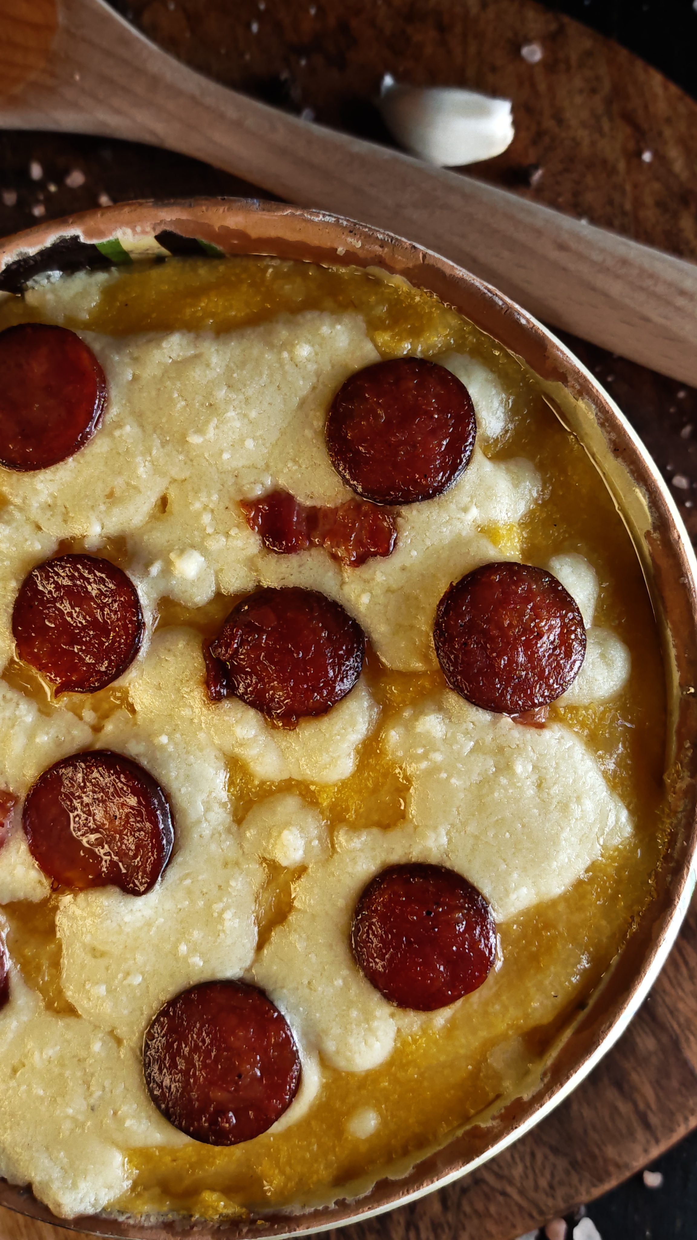 Bulz cu brânză de burduf - Varianta gustoasă și rapidă la cuptor