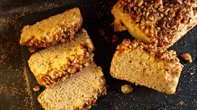 Chec de post cu mere și nuci – desert aromat cu scorțișoară