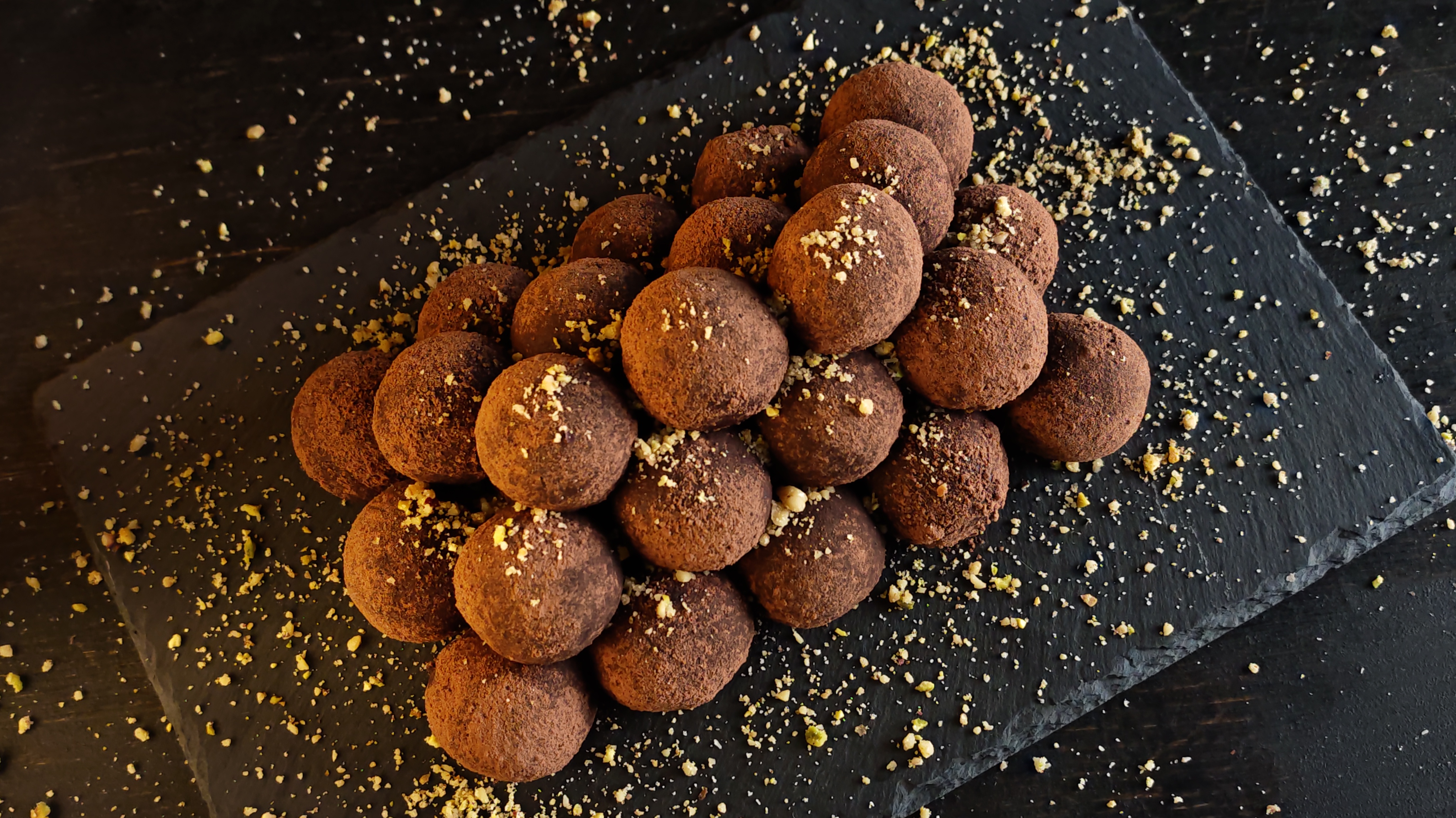 Bomboane de post cu biscuiți și nucă – desert simplu, rapid și delicios