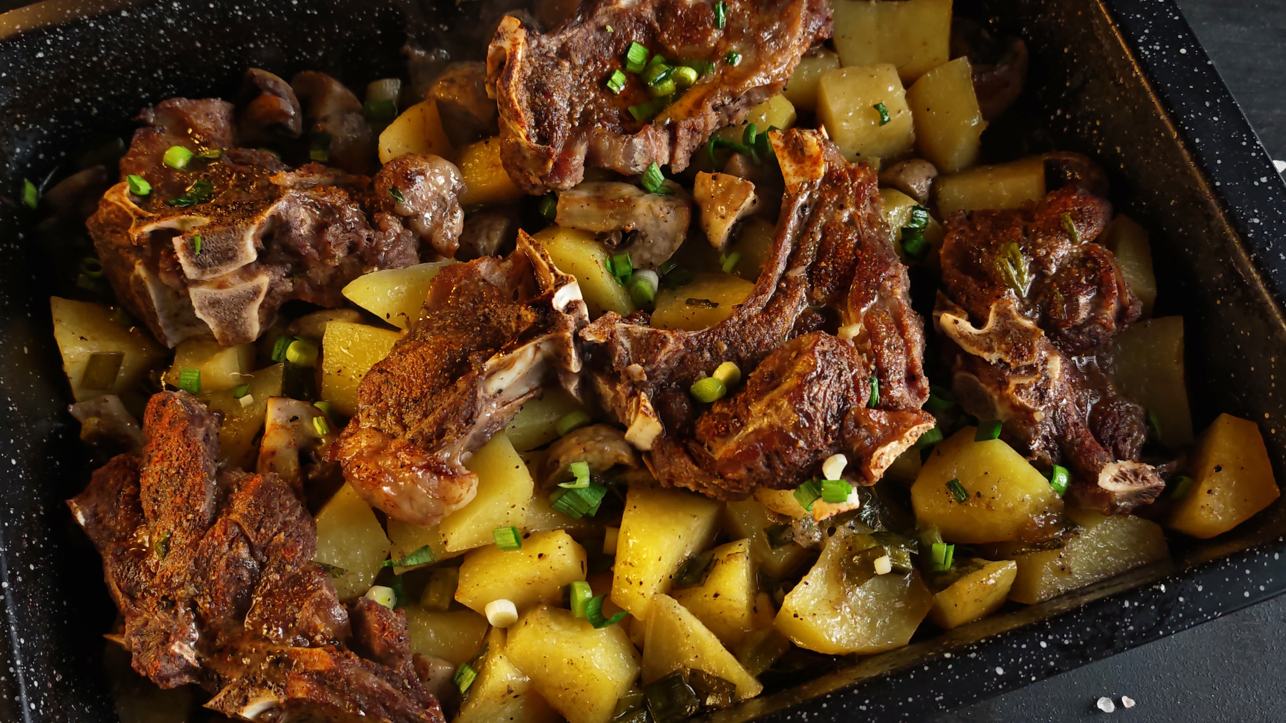 Friptură de miel cu legume - Rețeta savuroasă pentru Paște