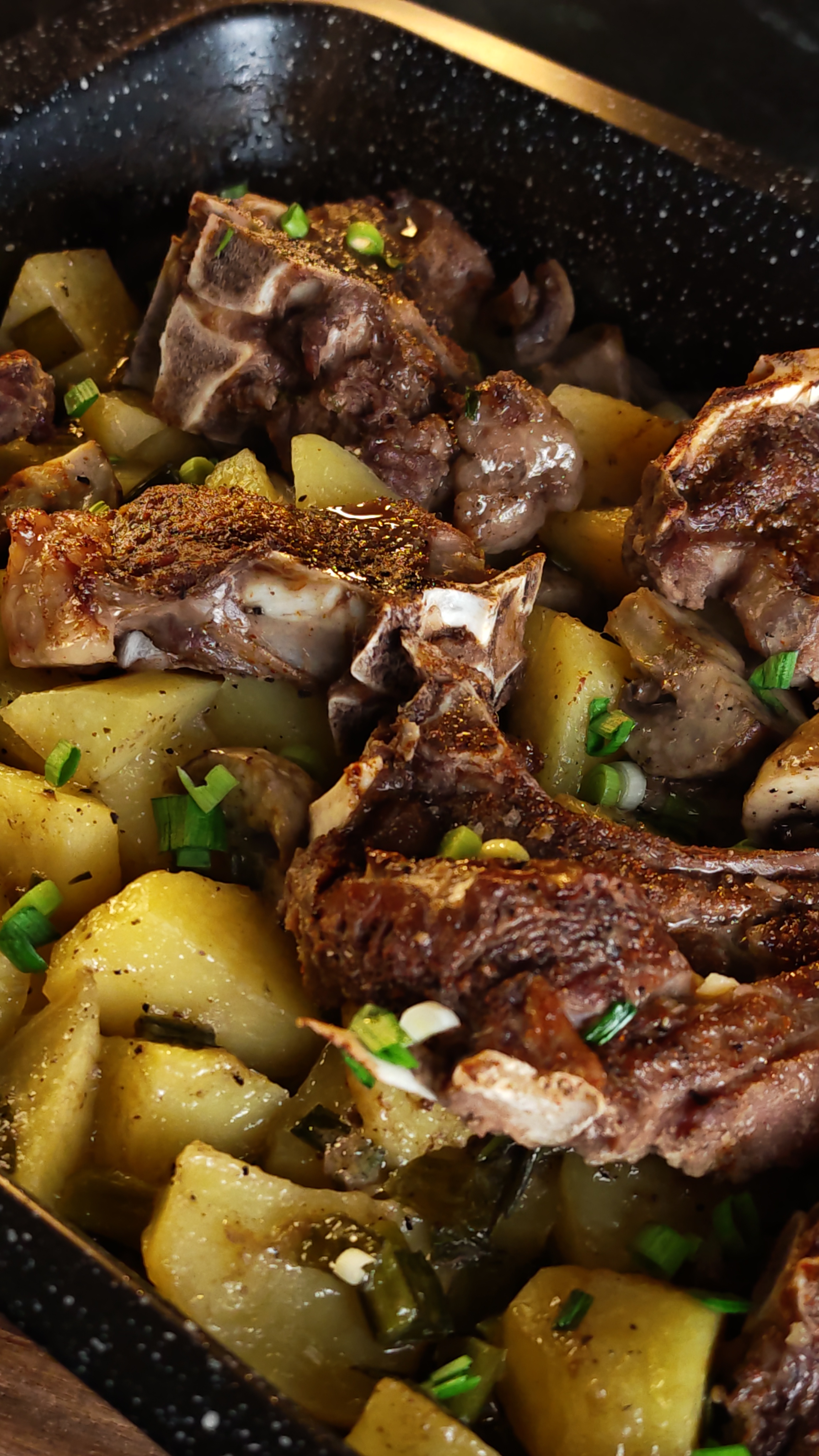 Friptură de miel cu legume - Rețeta savuroasă pentru Paște