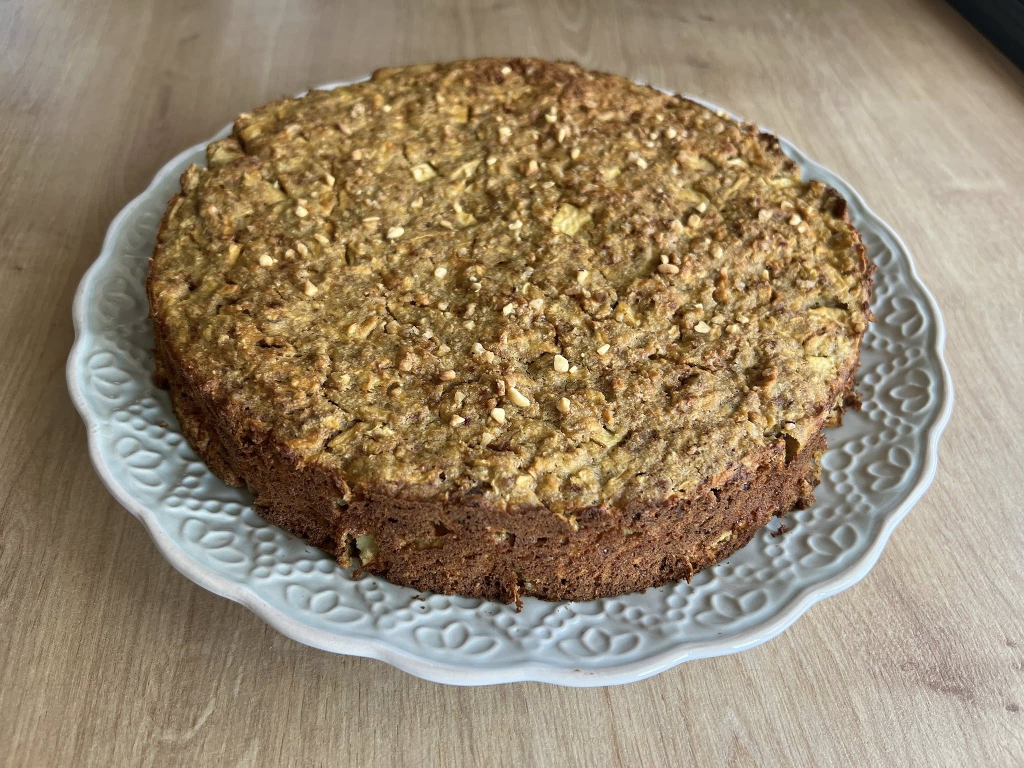 Prajitura cu mere, nuci si fulgi de ovaz - Reteta dietetica si usoara