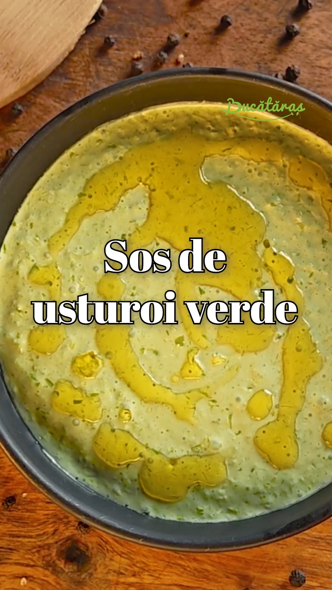 Sos de usturoi verde – rețetă rapidă, aromată și perfectă pentru orice preparat