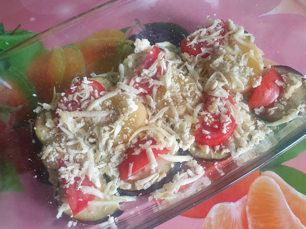 Gratin de vinete cu cartofi si cascaval – Savuros si simplu de facut